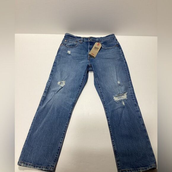 Levi’s NWT Cropped Distressed Light Wash Button Fly Jeans 30x26 - Picture 9 of 9
